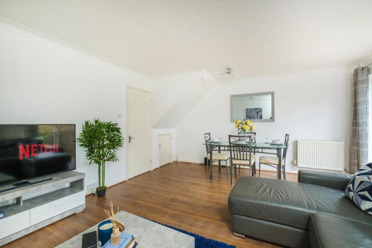 Апартаменти Beautiful 3 Bed House With Amazing Views In Dartford, Kent Екстер'єр фото